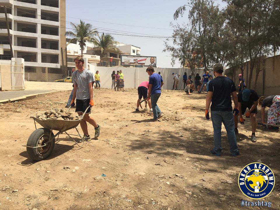 SAVE_DAKAR's tweet photo. Les élèves de Dakar Academy ont relevé le défi 
👌🇸🇳🙏🇸🇳❤👌👍🙏👏 🇸🇳🇸🇳🇸🇳🇸🇳🙏🙏🙏 Le challenge continue 🇸🇳🇸🇳🇸🇳🙏💪 Envoyez nous vos photos 😊  #Kebetu
 #trashtag #trashchallengesenegal #savedakar #cleanupchallenge https://t.co/gegSkZGWZk