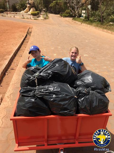 SAVE_DAKAR's tweet photo. Les élèves de Dakar Academy ont relevé le défi 
👌🇸🇳🙏🇸🇳❤👌👍🙏👏 🇸🇳🇸🇳🇸🇳🇸🇳🙏🙏🙏 Le challenge continue 🇸🇳🇸🇳🇸🇳🙏💪 Envoyez nous vos photos 😊  #Kebetu
 #trashtag #trashchallengesenegal #savedakar #cleanupchallenge https://t.co/gegSkZGWZk