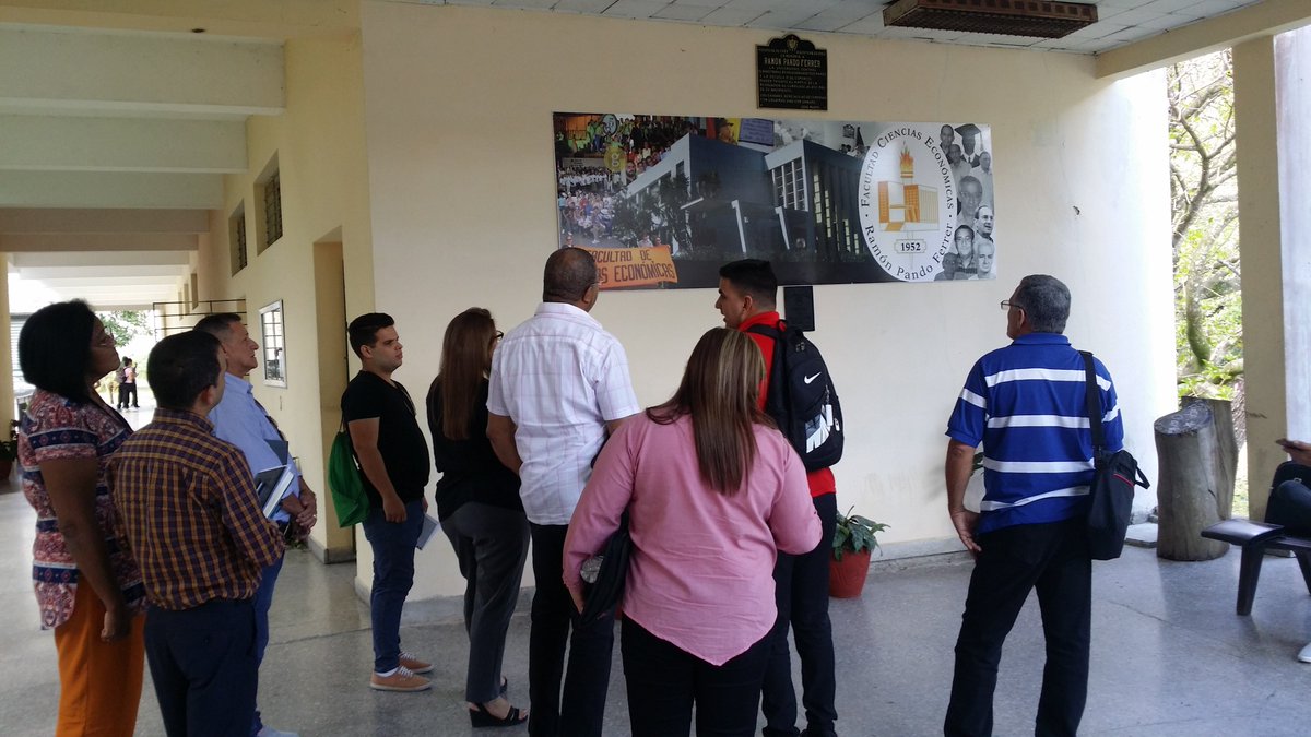 uclv_fce's tweet photo. Intercambio provechoso de estudiantes y profesores de la Fce con Jorge Cuevas, miembro del Secretariado del Comité Central del Partido sobre temas de interés económico. @osanamoleriop @UCLVCU #SomosCuba #VamosPorMás  @CubaMES @DiazCanelB #Hacemoscuba @feufceuclv https://t.co/8taLokbRXF