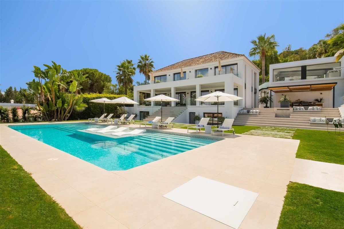 surestates's tweet photo. #Stunningvilla built to exceed all expectations, modern design villa located in #LasBrisas on the #GolfValley of #NuevaAndalucia #Marbella #Costa del Sol #Málaga. #luxuryliving #luxurylifestyle #surestates
More information on : https://t.co/shgHBCIoTU https://t.co/y1OZxWjZ6J