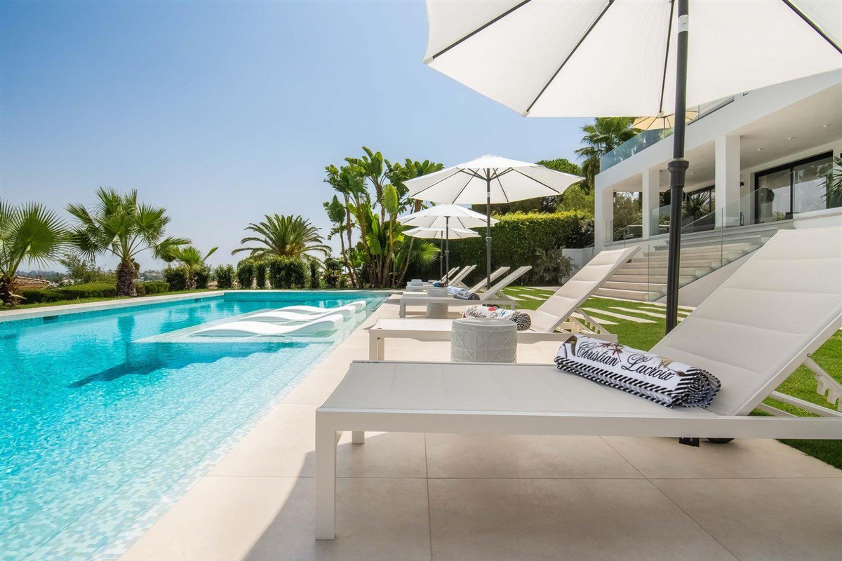 surestates's tweet photo. #Stunningvilla built to exceed all expectations, modern design villa located in #LasBrisas on the #GolfValley of #NuevaAndalucia #Marbella #Costa del Sol #Málaga. #luxuryliving #luxurylifestyle #surestates
More information on : https://t.co/shgHBCIoTU https://t.co/y1OZxWjZ6J