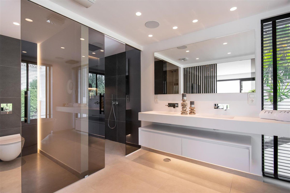 surestates's tweet photo. #Stunningvilla built to exceed all expectations, modern design villa located in #LasBrisas on the #GolfValley of #NuevaAndalucia #Marbella #Costa del Sol #Málaga. #luxuryliving #luxurylifestyle #surestates
More information on : https://t.co/shgHBCIoTU https://t.co/y1OZxWjZ6J