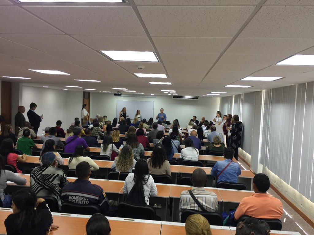 alfredoromero's tweet photo. #19Marzo Hoy en la mañana en reunión de mas de 100 víctimas y @ForoPenal con Misión ONU en #Venezuela. Muchos testimonios de graves violaciones a Derechos Humanos (tortura sistemática, detenciones arbitrarias, presos políticos). https://t.co/AFjL5198aO