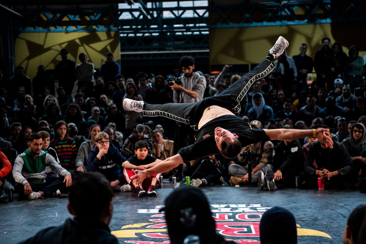Hier avait lieu à Lyon le <a href="/redbullbcone/">Red Bull BC One</a> . 
Événement majeur du circuit Breaking, celui-ci a mis un peu plus en lumière cette danse (ce sport !) qui fera son apparition aux Jeux Olympiques de <a href="/Paris2024/">Paris 2024</a> !🤸‍♀️ 
📸 <a href="/LittleShaoPhoto/">Little Shao</a>