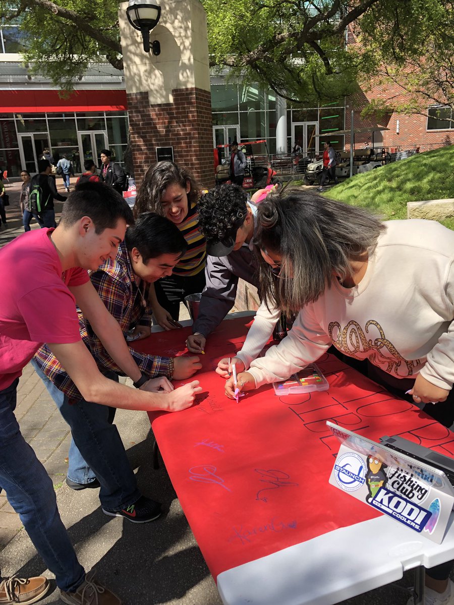 UIWcampusengage's tweet image. Campus Engagement pledges to be responsible! Come sign the banner to pledge responsibility in honor of alcohol and drug awareness week.