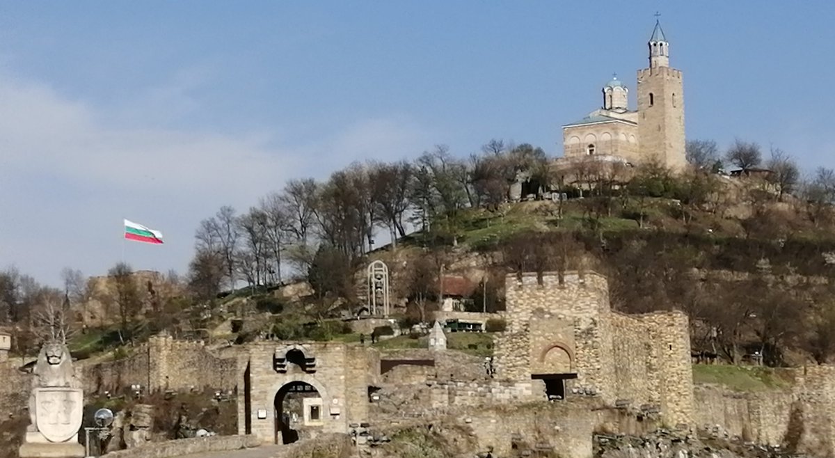 ActGlobCitizen's tweet photo. Day 2 #EU-Adventures.com: an historical and modern look at Bulgarian culture for @glanymorschool EU Ambassadors! Meeting with the Mayor of Gorna Oryahovitsa to discuss the importance of EU partnerships and visit to Veliko Tarnovo @erasmusplusUK 🇧🇬🇪🇺🏴󠁧󠁢󠁷󠁬󠁳󠁿 https://t.co/tcah4IO3vX