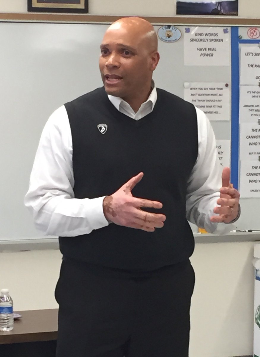DreissigApparel's tweet photo. Last week, our CEO, Marc Jones, spoke to his alma mater @CBASyracuse's business class. Thank you to CBA and teacher Judy Salamone for thinking of us and inviting Marc to speak to the class! We always have a great time at CBA. 
#GearUpWithTheRealDeal #Entrepreneur #SmallBusiness https://t.co/JrpT1FZAeN