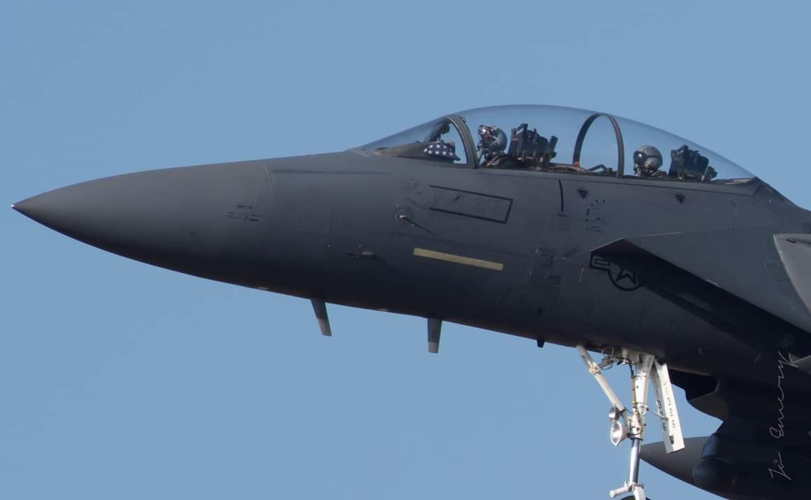 AeroDPhotograph's tweet photo. The Bosses Office and others! 🇺🇸📷🦅♥️
I wonder if there's a significance to the folded American flag in one of them.   @RAFLakenheath1 @48FighterWing #Aircraft #lakenheath #avgrl #Aviation #aviationphotography #military #f15 #officeshot  #loveforlakenheath #USAF #WeAreLiberty https://t.co/yZmHVg33yj