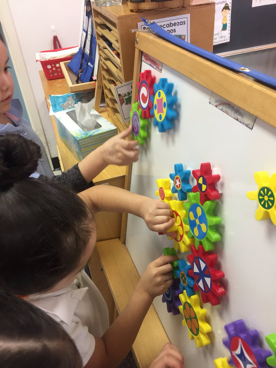 VZFlor1's tweet photo. Exploring #thingsthatmove @CarrilloES_HISD @HISDEastArea https://t.co/LUZjFD0mM8