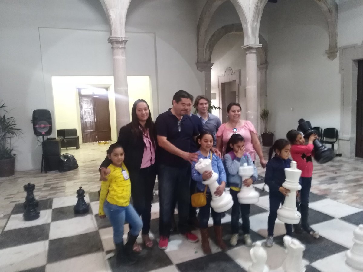 karlaSolisluna's tweet photo. Un gusto iniciar el taller de ajedrez como herramienta en la vida con el Colegio de Abogados A C Durango, agradezco la confianza al presidente @GustavoGamero4. @VIRAL_MX @PoderFemeninoDg @ajedrezdurango1 @yoladelatorre @LauraEEstrada @herreraduenweg @FcoJavier_Glez @AmadorAaron https://t.co/xLubrKf5vh