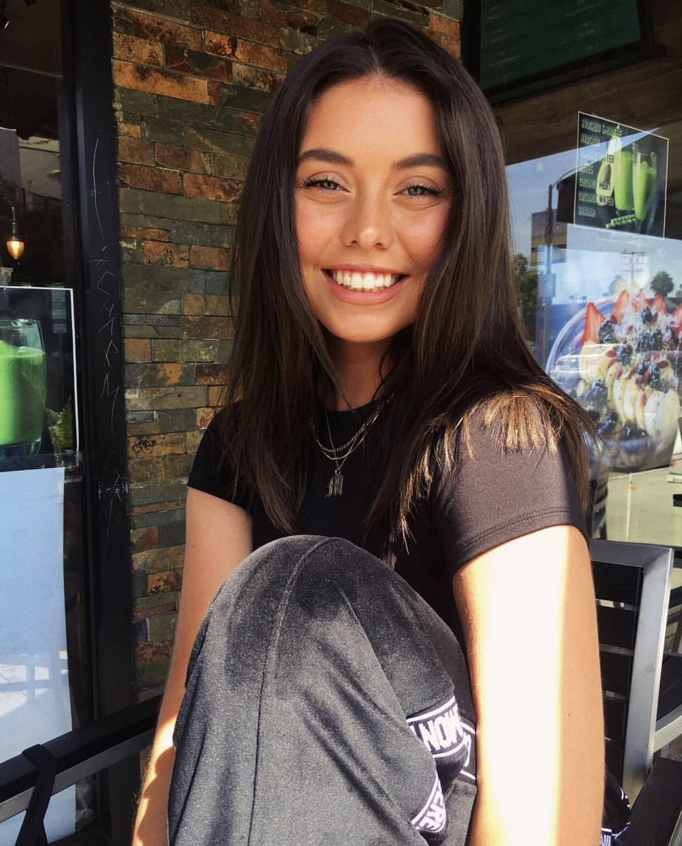 Maisie Jane Hawthorne 

Artistic babe with a soft side and an attitude. Twenty-two year old hopeless romantic with a love for the finer things in life. Consumer of coffee and all things sweet. Usually found with sister and friends; always found with daughter. Descriptive.