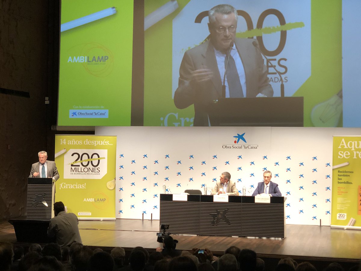 Nuestra enhorabuena a <a href="/ambilamp/">AMBILAMP</a> por ayudarnos a #reciclar #200millonesdebombillas una labor ejemplar.