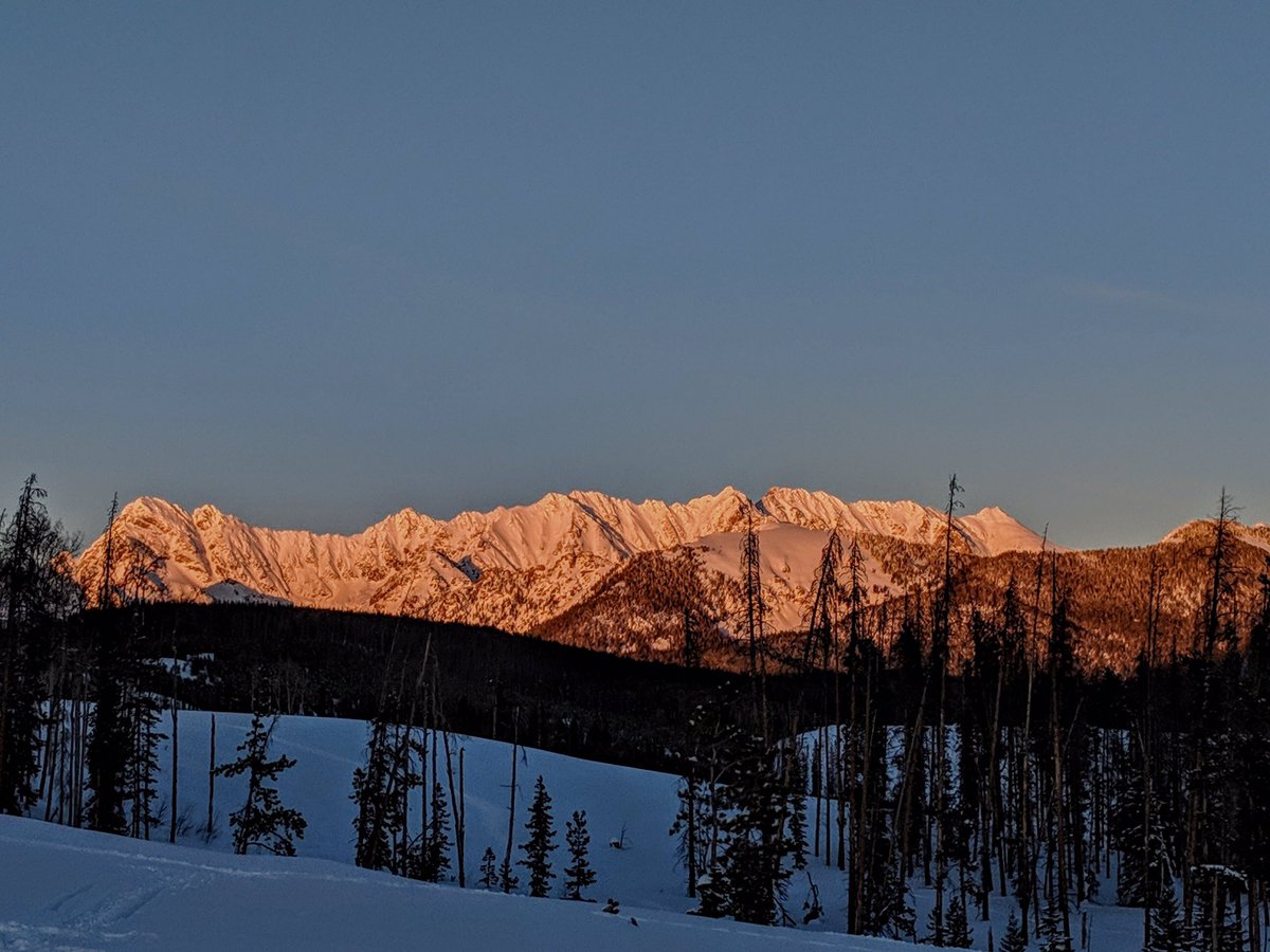 A beautiful sunset view along Gore Range
#gorerange #ski #skiing #snowboarding #snowboard #wintersports #skiseason #snowboardseason #luxurytravel #colorado