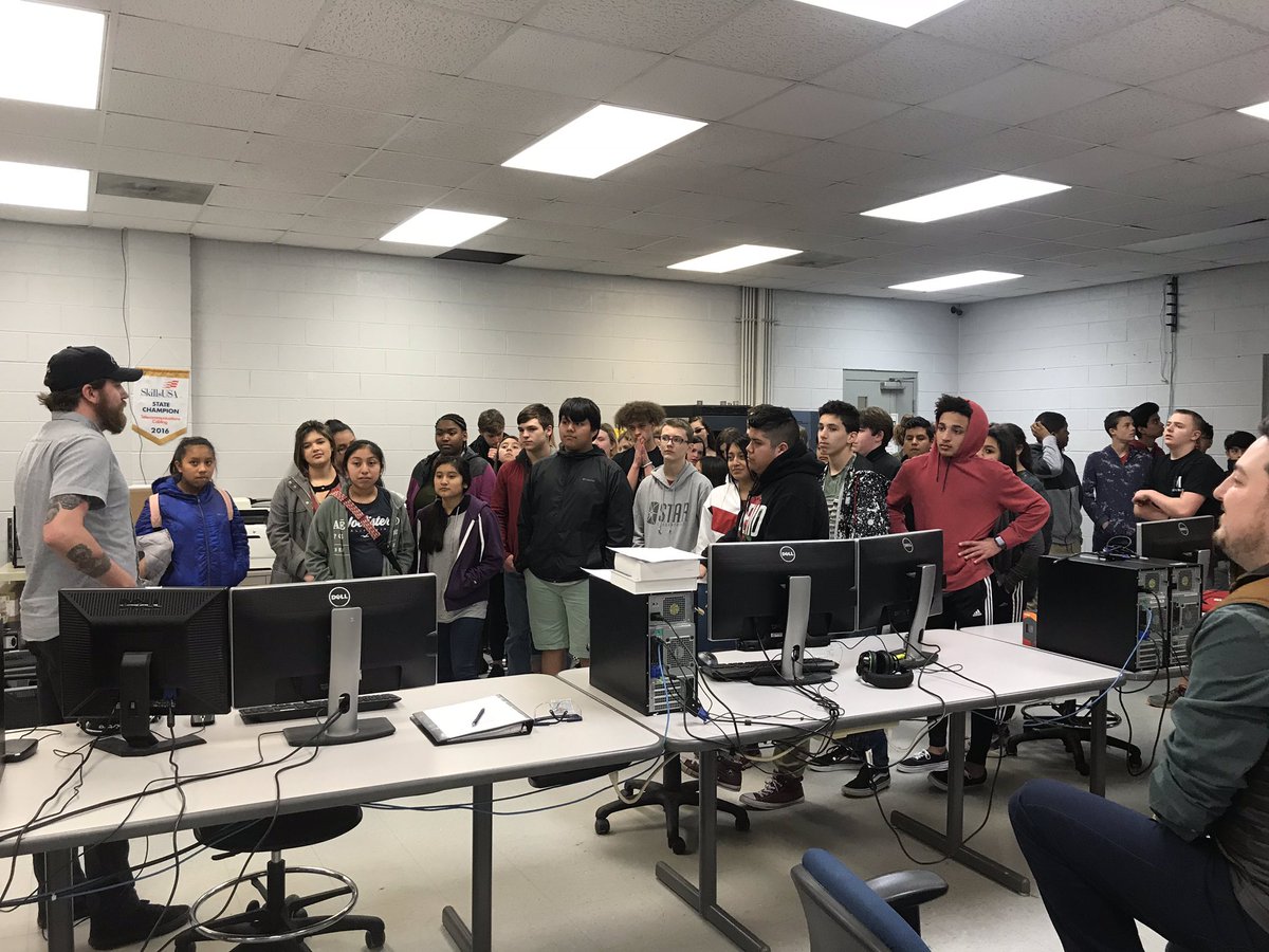 MorristownTCAT's tweet photo. Thanks for visiting, Lincoln Heights Middle School 8th graders! Digging that shirt, Principal Ely! #tcatmorristown #techeducation https://t.co/dCmjIQyIES