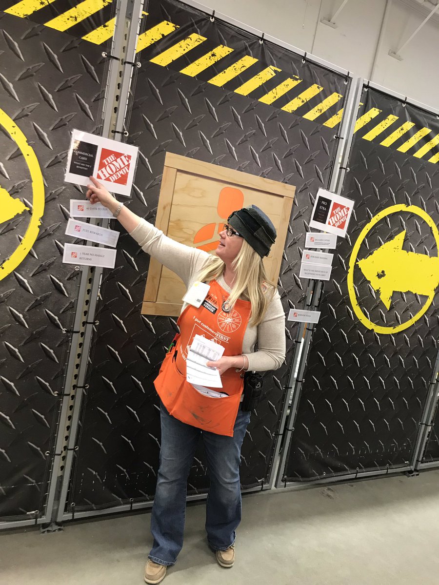 JanaVugteveen's tweet image. @ELoichinger teaching our associates the advantages of commercial credit and pro-xtra!! What a GREAT tool!! #DevelopOurPeople #HatDay #F160 @RichardGoffer @bobsaniga @BrandonReinoehl @donwehner2771