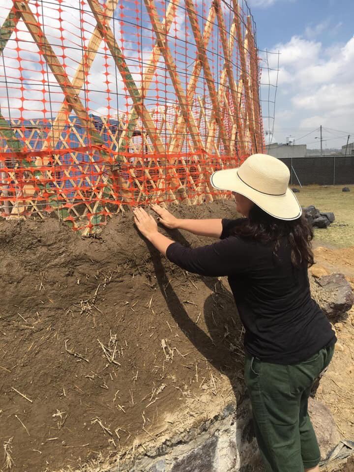 EscuelaRaices's tweet photo. Muros de barro en proceso gracias a estas manos que ayudan. #yurt #waldorfpuebla #waldorfcholula #waldorfeducation #bioconstruction #cobconstruction #mud #mudwalls #adobe #parents #waldorfparents #Waldorf100 #Sustainable #green #greenparenting #waldorflife https://t.co/myrsS8Nbqy