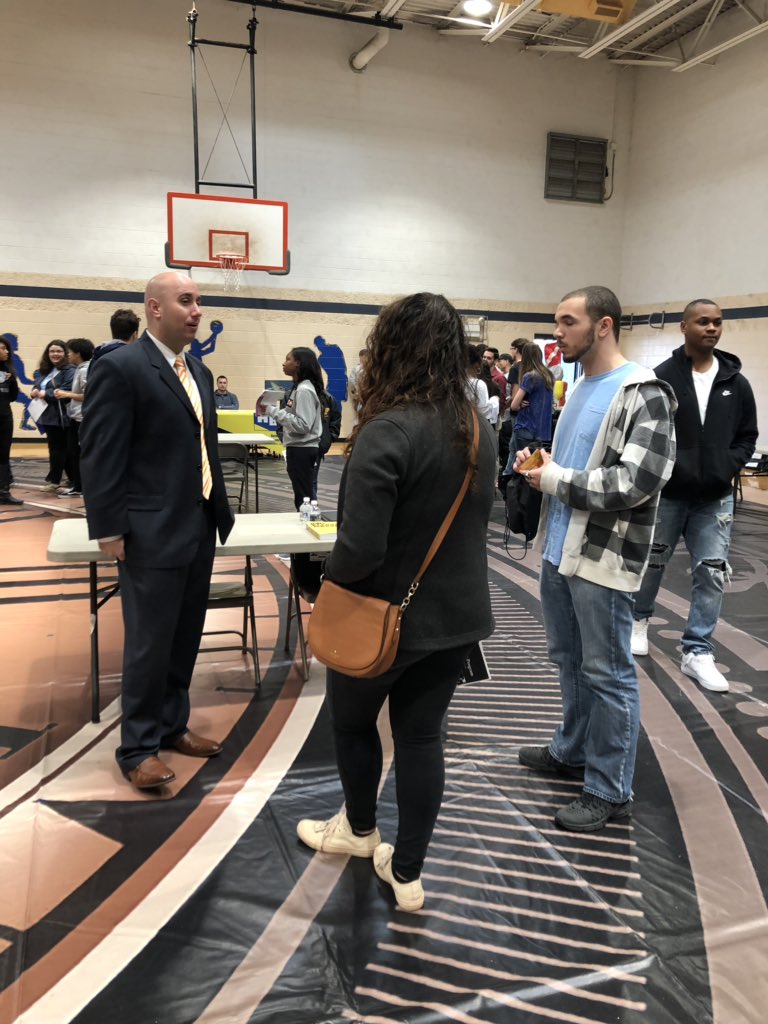 CF9thgradeSC's tweet photo. Cape Fear High Career Fair 2019 @CapeFearHigh1 @VLeeSpruill @CumberlandCoSch https://t.co/GJma4yEAvD