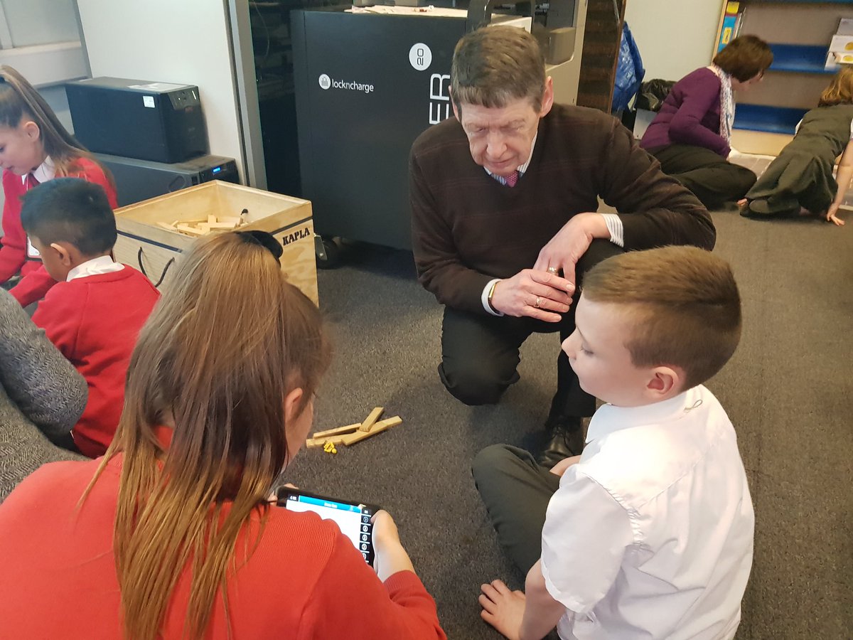 stfrancisp5's tweet photo. @stfrancisp5 A and his Grandad learning some new skils to make a Lego movie #sfxdigi #DigiLearnScot #newskills #nevertooold #topgrandad https://t.co/RWeAZQogjX