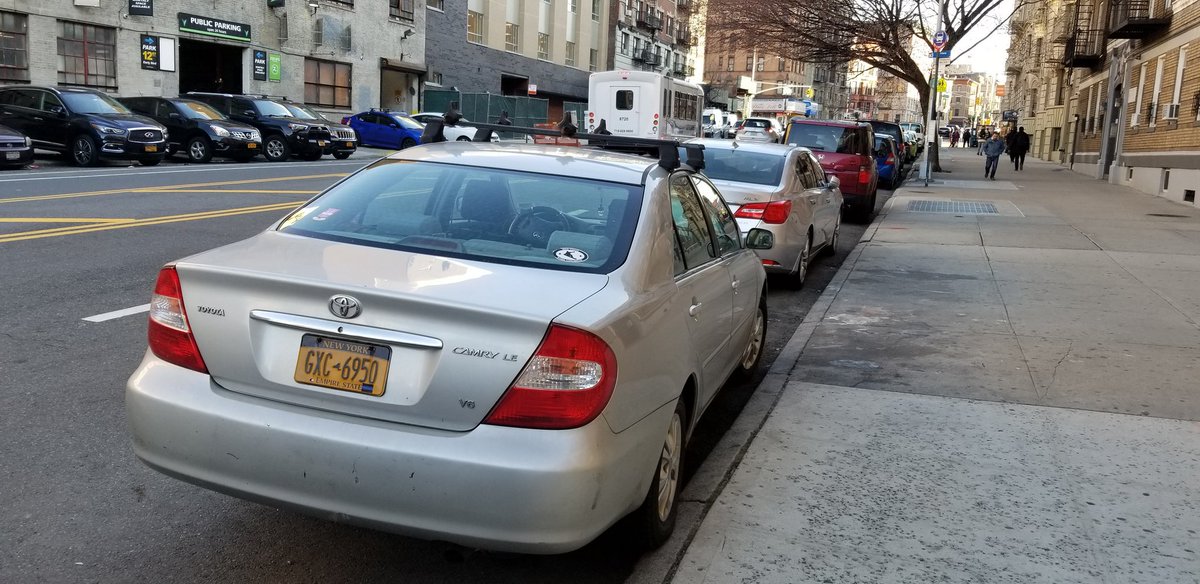 placardabuse's tweet image. This is a "self-enforcement zone" where @NYPDTransit is responsible for issuing tickets instead if @NYPDTransport.

As you can see, their focus on transit is doing wonders for the @NYCTBus stop. And the bicycle lane, too.

#ZeroAction 
#placardcorruption 
#busturnaround