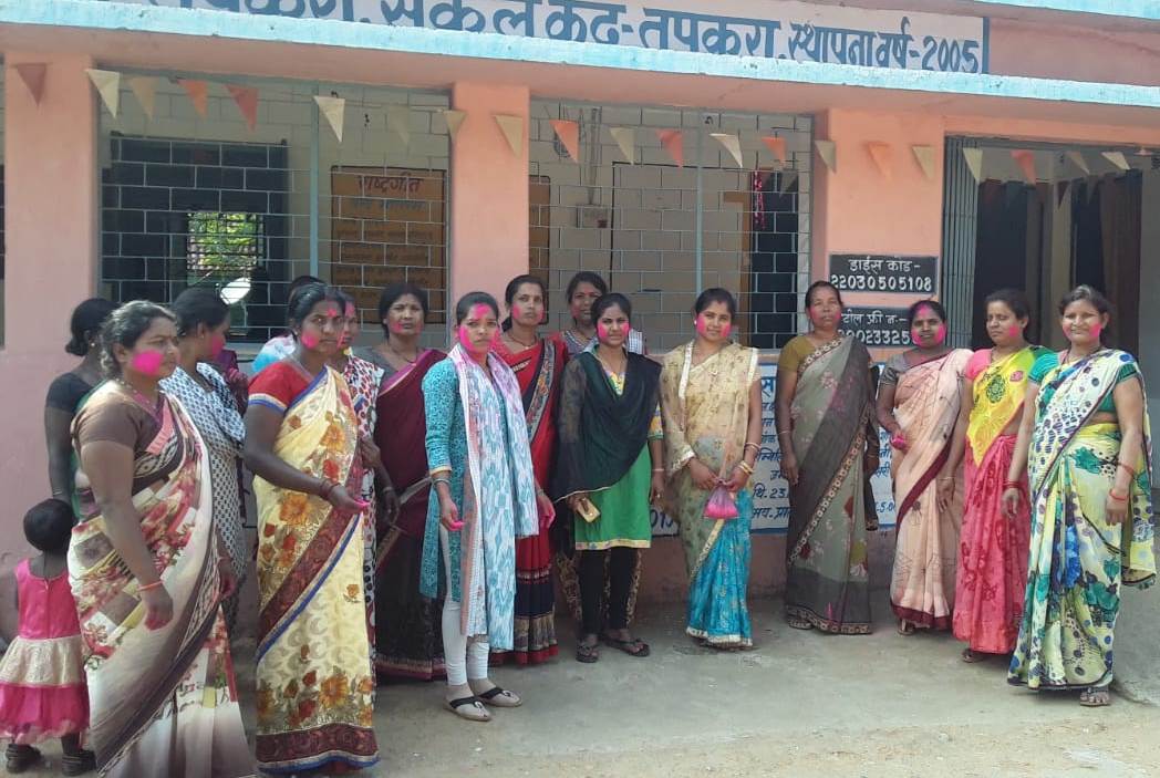 sareenraj09's tweet photo. @JashpurDist में संचालित पोषण पखवाड़ा के अंतर्गत रंगोत्सव का आयोजन कर महिलाएं अवश्य मतदान करने तथा बिना किसी भय और प्रलोभन के 100 प्रतिशत मतदान करने का संकल्प ले रही है @EACgov @CEOChhattisgarh @ChhattisgarhCMO @NileshKumar_IAS https://t.co/CgJD76WNRu