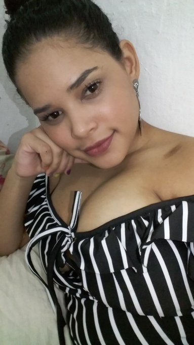 Haha depois de um tempo, aqui estou eu novamente!😙🌻 https://t.co/8xQH25WPfm