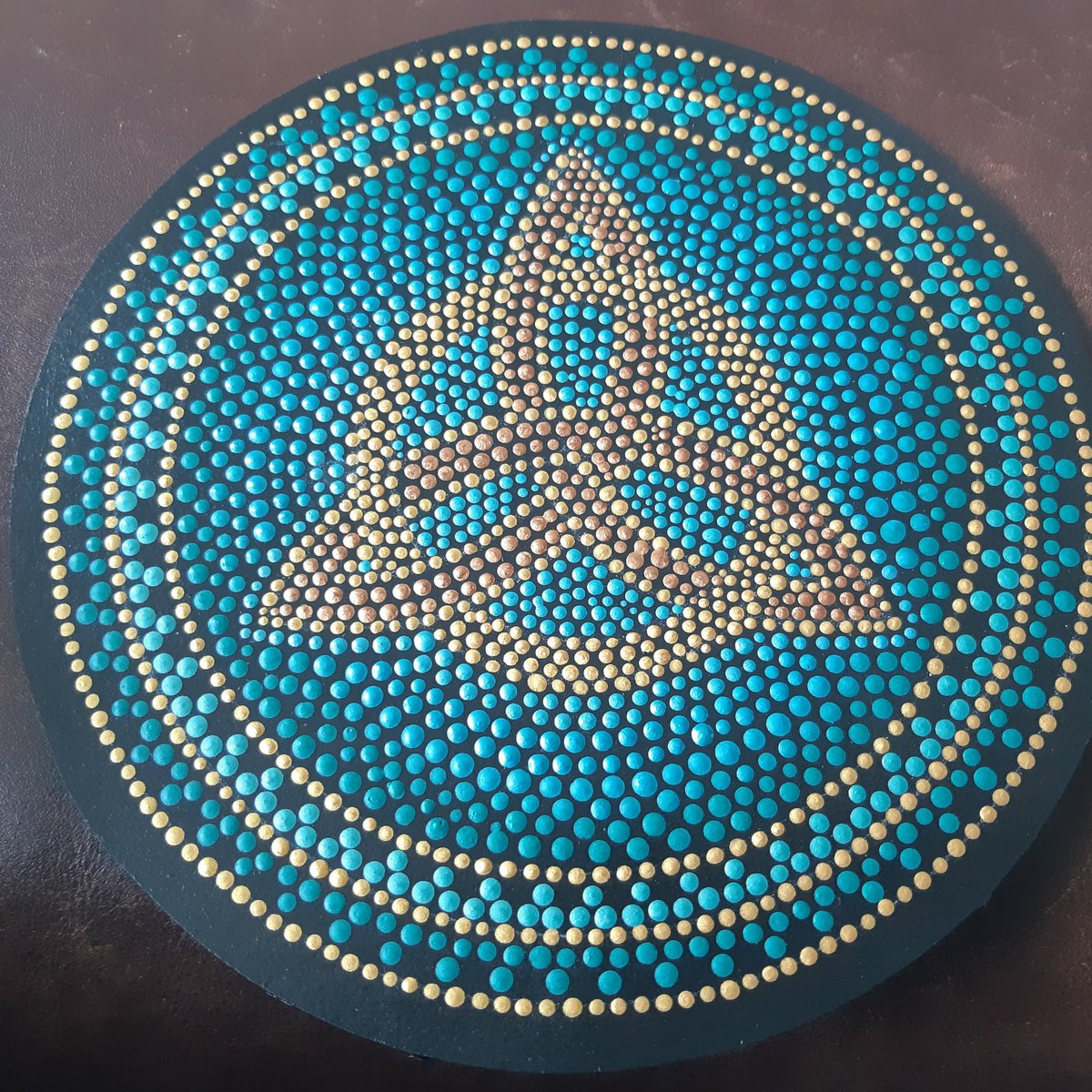 IsabooMandala's tweet photo. Noeud celtique sur bois.
#mandala #stones #dot #painting #handmade #drawing #art #dotting #rockpainting #stoneart #handmade #nature #mandalalove #homedecor #instacrea #faitmain #createur #createurfrancais  #faitmain #loireatlantique44 #saintnazaire #MadeInFrance #celtic #local https://t.co/cHcpg6f5Iv