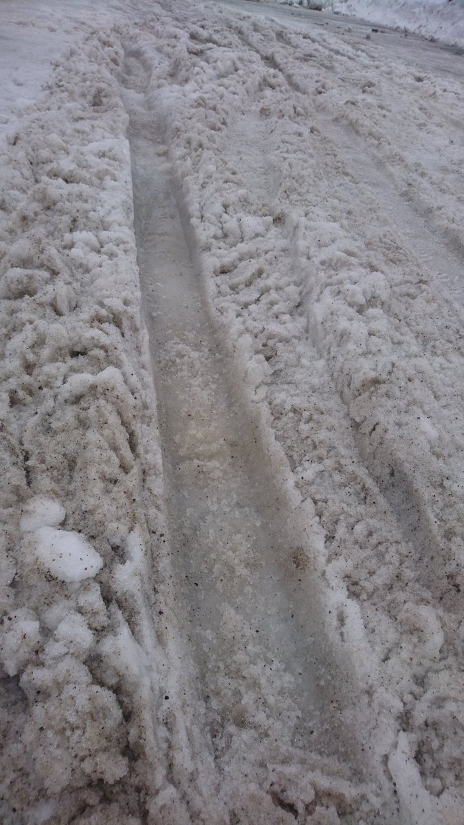 paivi_nenonen's tweet photo. Melkein pohjaa myöten kynnettiin päivällä. Kyllä vesi virtaa tänä keväänä, kun vajaan metrin lumikerros sulaa. #sohjo https://t.co/wb3UfcxQR2