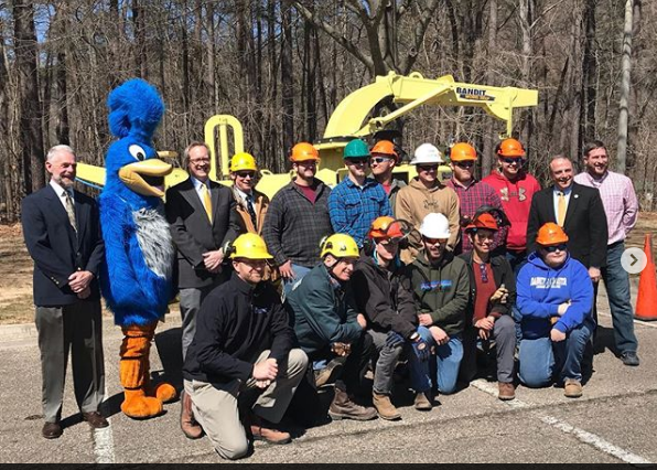 mgccprez's tweet photo. A HUGE Thank You to @BartlettTreeExp for the generous donation of the chipper to our #DSLCCForestry program. We truly appreciate all Bartlett does to support our college and students. #comm_college #forestry #urbanforestry @DSLCC https://t.co/Rx28Mgz6IJ