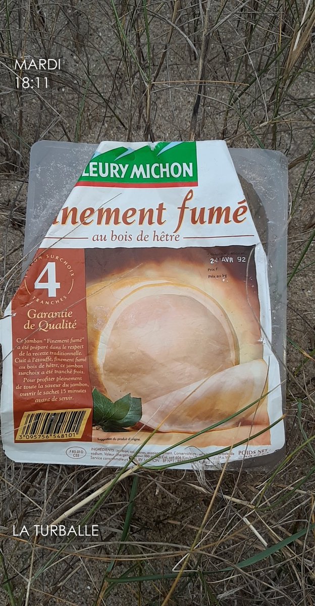 Emballage Fleury Michon sur une plage de La Turballe. 
Date Limite de Consommation : 24 AVR 92..