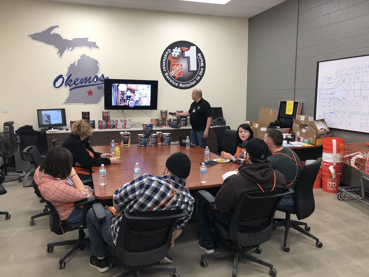pdub5446's tweet photo. Dave’s unleashing some of his 20+ years of Behr knowledge in Lansing today! https://t.co/Cvd1KDVv3i