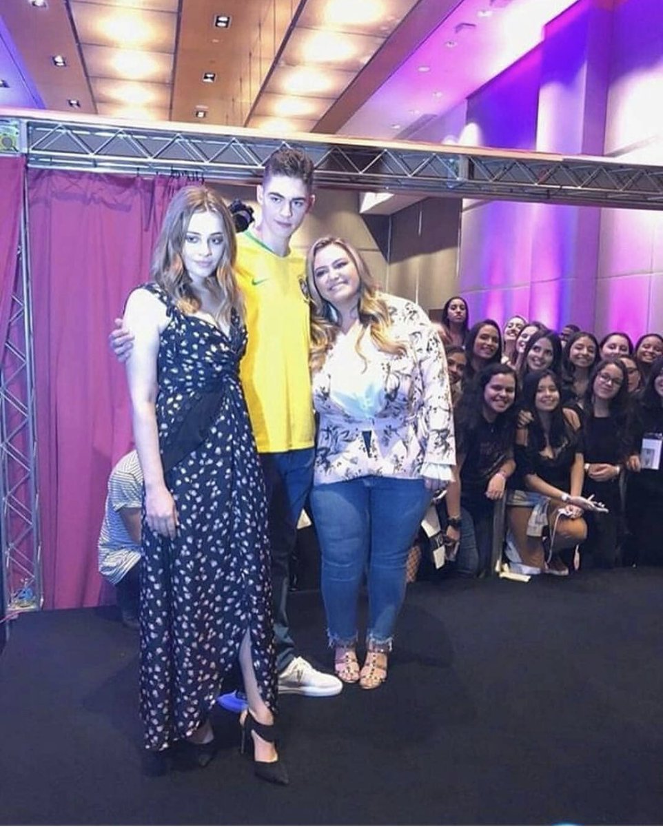 hessaupdatebr's tweet photo. Anna, Jo and Hero a few days ago in Brazil!! Literal perfection!❤️❤️

Anna, Jo and Hero alguns dias atrás aqui no Brasil! A definição de Perfeição❤️❤️ #after #aftermovie #aftermovietour #afterbrasil https://t.co/EZb8ZOt01q