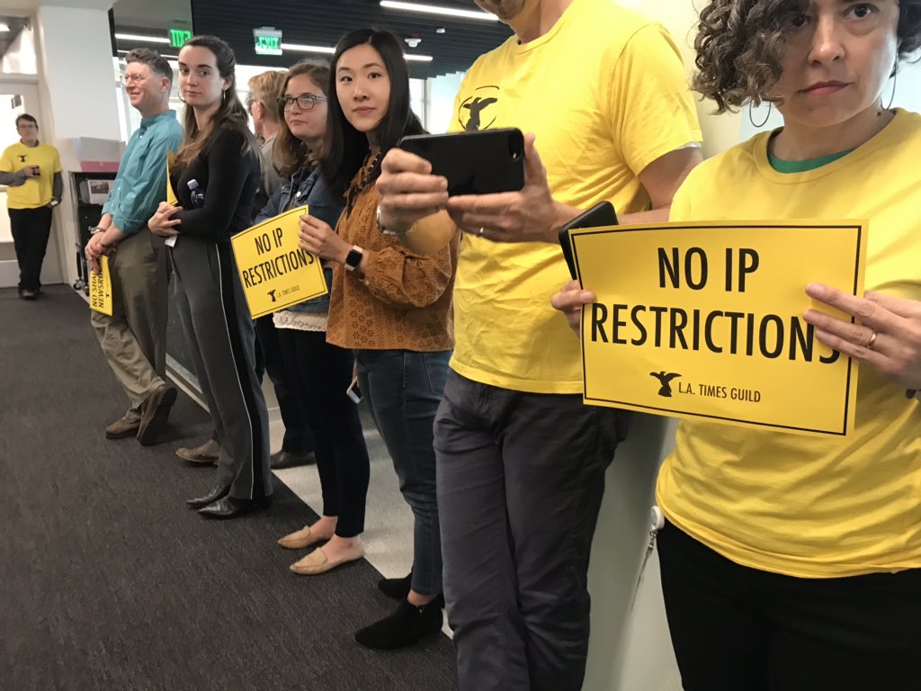 mattdpearce's tweet photo. .@latguild lines the hall outside today’s editors’ meeting to show management our support for a strong contract. https://t.co/3mLTWlez7N