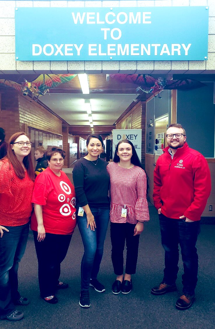 #T1753 crew teaching financial literacy at Doxey Elementary today! We’ve got some talented teachers at our store! 🏫 📖 📚 ✏️ 🍎 🎯 💯 <a href="/OneEyedLance/">Lance Leithead</a> <a href="/r_d_parsons/">RD Parsons</a> @Brett_Ladley  <a href="/redandkhaki/">Deandra Lanier</a> <a href="/csereius/">Lacy Csere</a>