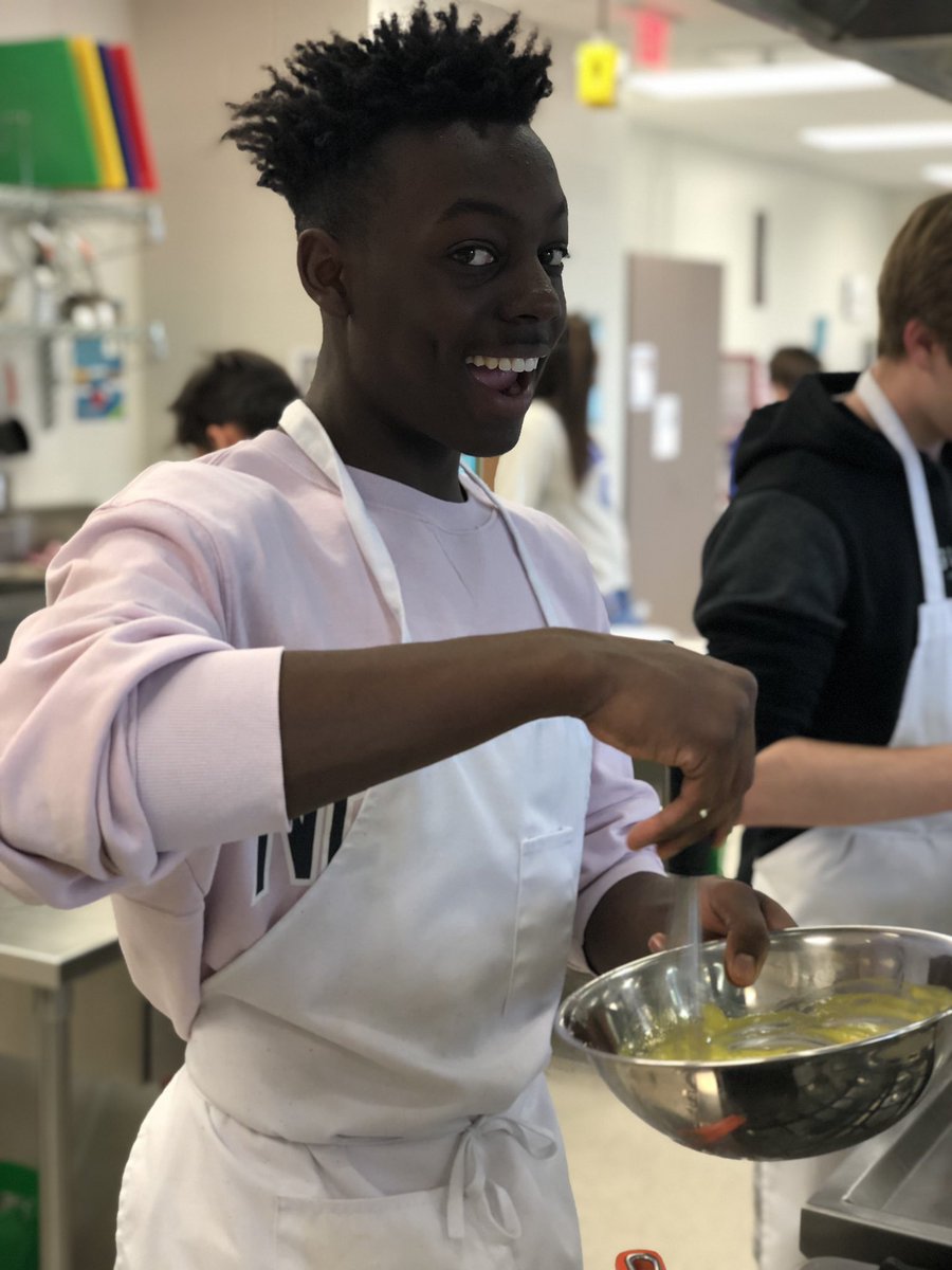 ShelbyMuha26's tweet photo. Yesterday young Curry was conducting electricity in Physics, today he is a pro Saucier in #culinaryessentials1 #owlpower #hollandaise https://t.co/JfVBvRzN4N