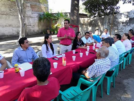 MTEstatalColima's tweet photo. Nuestro Dirigente Estatal del MT como también Delegado en el Mpio. de Armería, el Lic. Juan Carlos Pinto, junto con la Dirigencia del @PRI_Colima y Municipal se reunieron con la estructura priista donde se intercambiaron puntos de vista para fortalecer el trabajo en el municipio. https://t.co/XN1cW8bHmQ