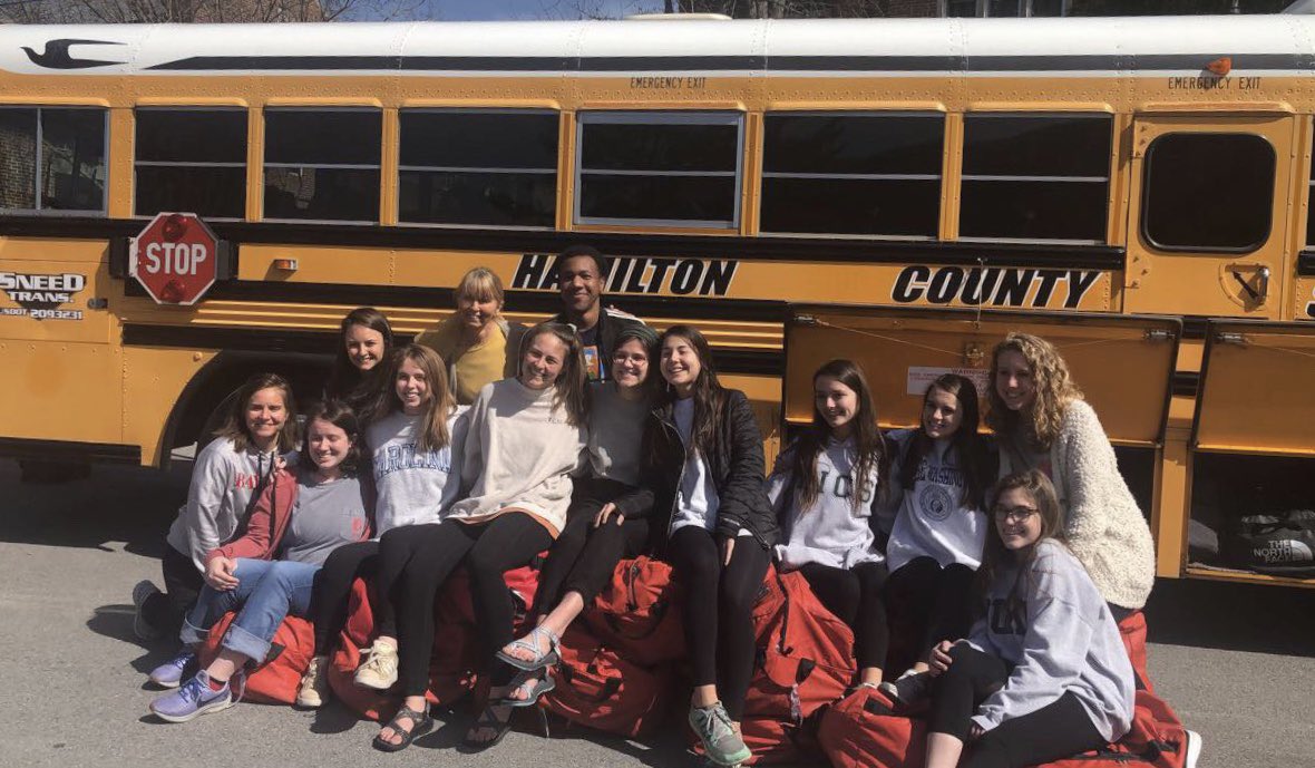 baylorcomserv's tweet photo. And they’re off!! Our jamaica trippers headed to Kingston, Jamaica yesterday! Wishing them all safe travels and incredible trip!! ⭐️🇯🇲 🌙 https://t.co/j0jftOrgQq