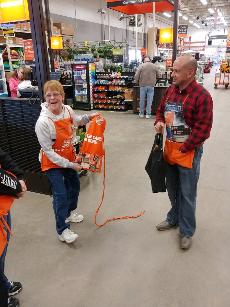 Theresa29118330's tweet photo. WAY TO GO DENISE ... #ONE CREDIT ASSOCIATE IN THE STORE LAST YEAR ! Keep up the great work !! WE APPRECIATE YOU ! @Pathawkins001 @RyanCrosby05 @VanessaJuelfs @LeeInHD1 @ROCAnne70 @ROCMatt70 @sykes7_sykes @Jen60447262 https://t.co/xkSBvQkH6p