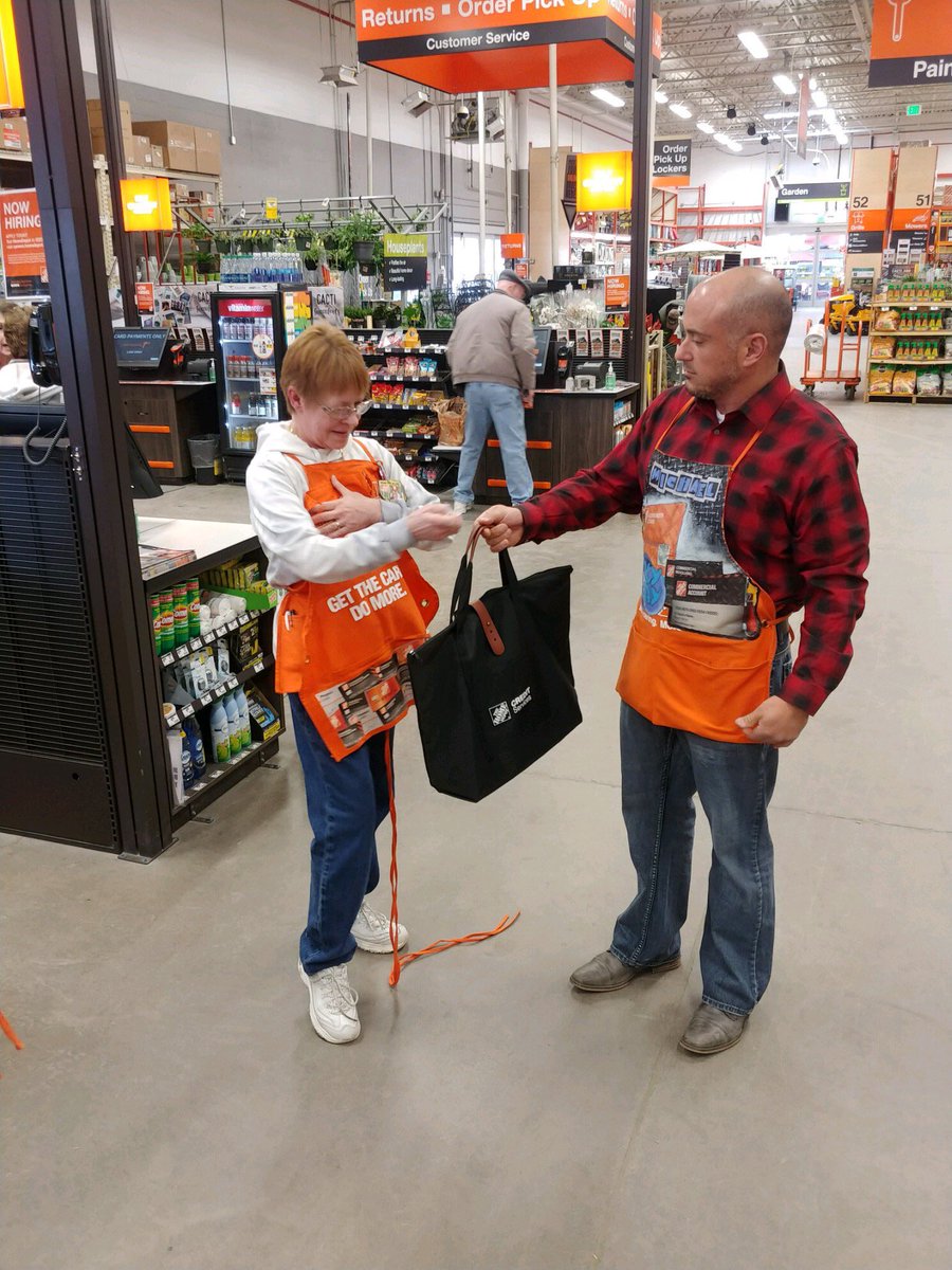 Theresa29118330's tweet photo. WAY TO GO DENISE ... #ONE CREDIT ASSOCIATE IN THE STORE LAST YEAR ! Keep up the great work !! WE APPRECIATE YOU ! @Pathawkins001 @RyanCrosby05 @VanessaJuelfs @LeeInHD1 @ROCAnne70 @ROCMatt70 @sykes7_sykes @Jen60447262 https://t.co/xkSBvQkH6p