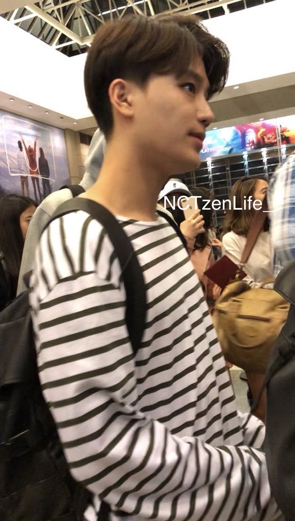 i- SCREAMING SO HARD UNTILL I HURT MY THROAT WHEN SAW THIS TAEIL FANTAKEN!! ㅜㅜ he looks so amazing with black white strip tshirts, & how it's possible taeil's be so handsome?180512 Taeil on LAX Airport going back to Korea! save the date, y'll or y'll gonna missed it! 