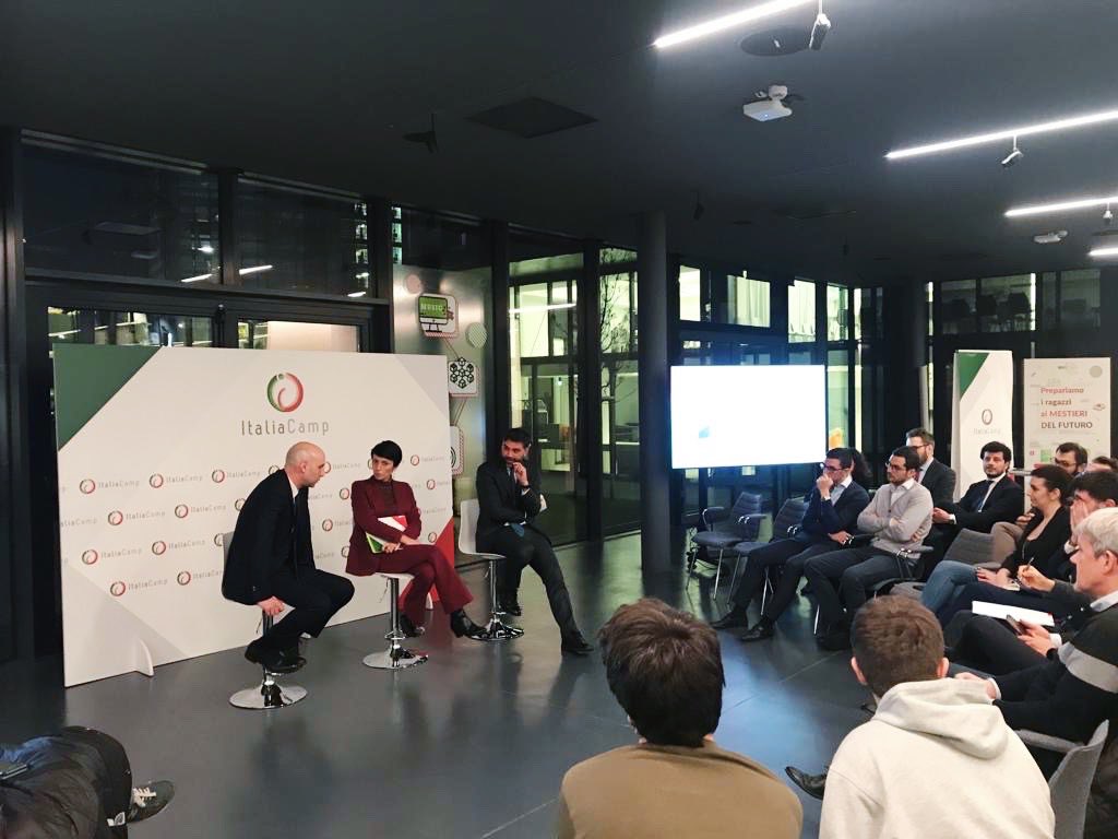 Italiacamp's tweet photo. “Se qualcuno dice che la #SIAE deve sparire non capisce nulla dell’industria musicale. Altra cosa significa chiedere di aprire un mercato perché si è convinti che tutti - compresa la SIAE - ne possano giovare”. @davidedatri, CEO di @soundreef, live a #InnovareCon 🥇✨ https://t.co/YKagYWhIWh