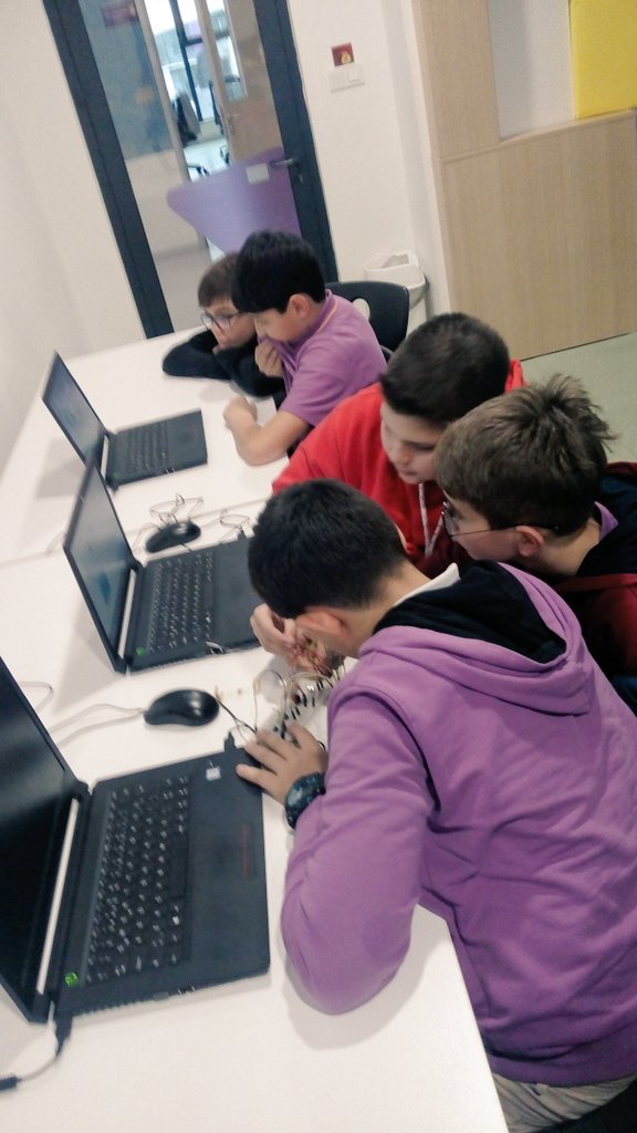 Beraber calisiyoruz beraber egleniyoruz 😀🙌 @atasehirkampus 
<a href="/UgurKodluyor/">Uğur Kodluyor</a>