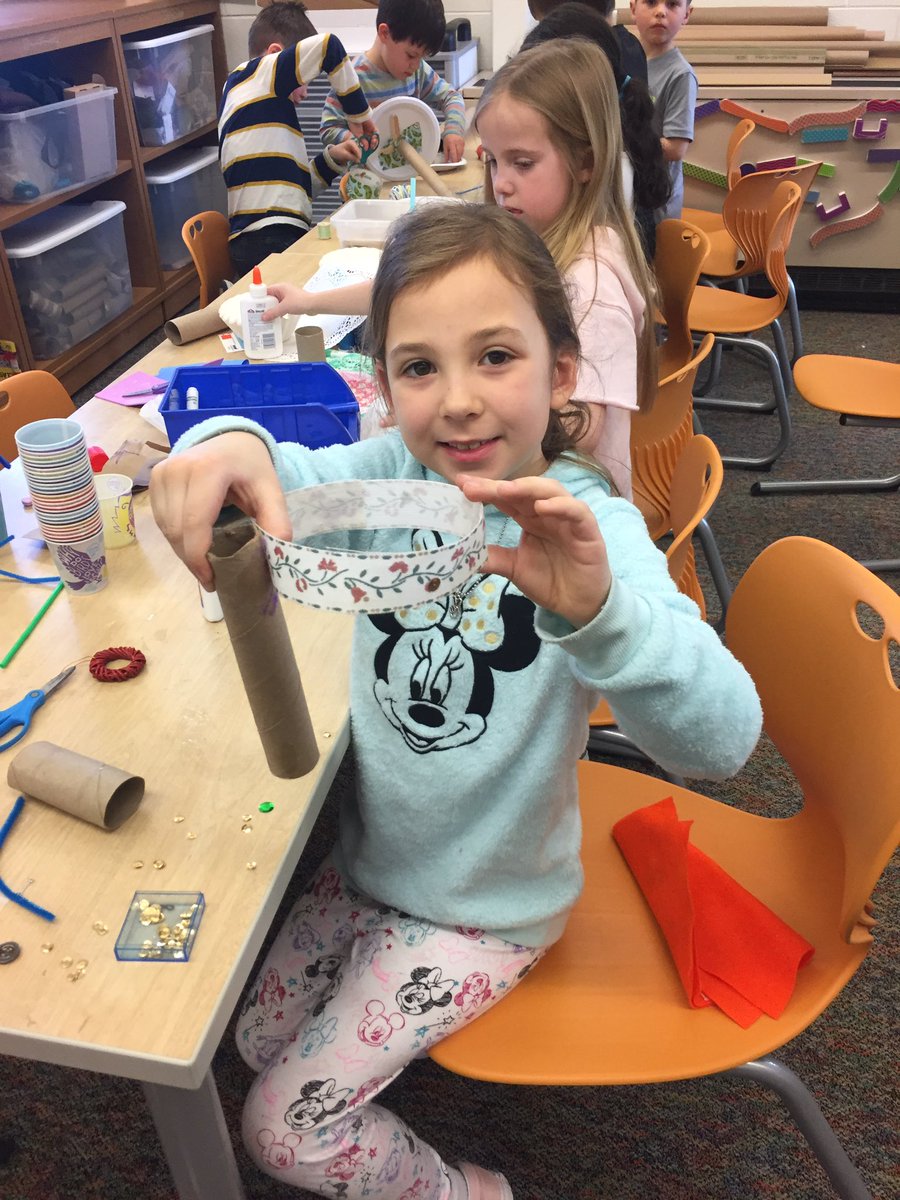 MrsRyanNCE's tweet photo. Maker Space was filled with lots of creative learners today!  LEGO Wall, House of Cards, and Making a Spring Item! @NorthCreekElem @Mrs_Rehmann #CSDcriticalthinking https://t.co/p3CLrDuiHz