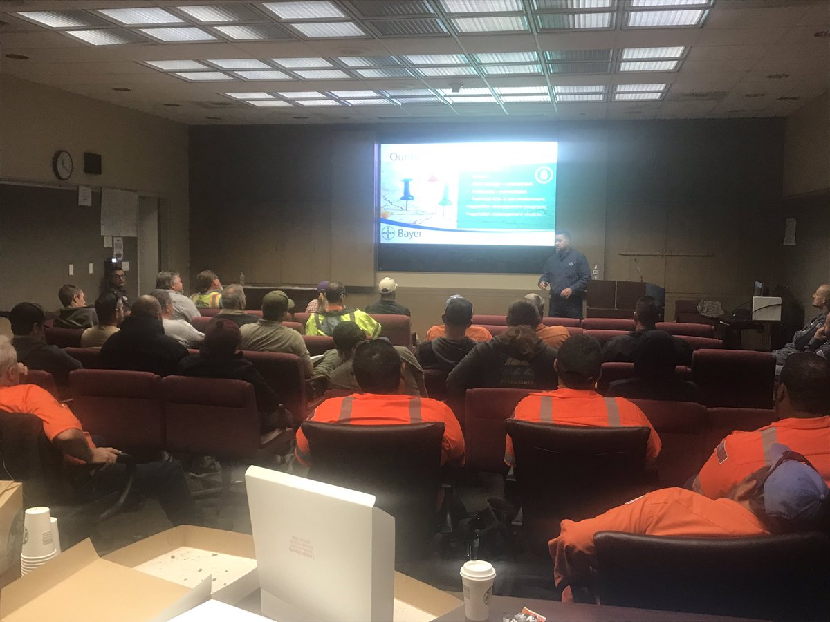 My old friend @Bare_Ground_It speaking in SoCal on plant biology!  Good info bro-fessor! #StayingSmart