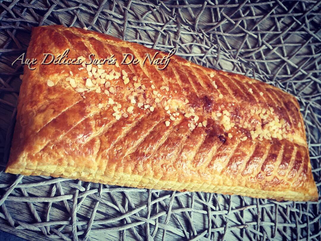NafreyVanadis's tweet photo. Coucou mes gourmands aujourd’hui j ai fait plusieurs préparations ici nous avons un dartois je connaissais et j avais jamais fait et bien je trouve ça super beau 👍🏼😉! Maintenant plus qu à goûter #dartois #cremeDeCoco #patefeuilletee #regal #patisseriefrancaise #instagram #pastry https://t.co/zztHmpWAXg