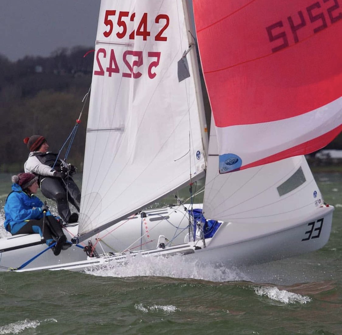 How was your full on weekend at Rutland for the 420s? Saturday: No racing, Sunday: 4 back to back races, 30 knot gusts, over 4 squalls, snow, multiple capsizes, lost spinnaker pole! Just usual sailing in March for the UK💨🌨️⛵ 
📷 Richard Sturt
#windyweekend #breezeon #beyourbest
