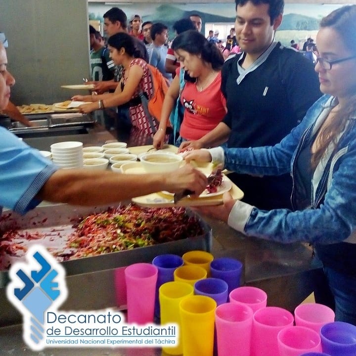 DecanatoUNET's tweet photo. Hoy desde nuestra UNET, logramos reanudar el servicio de Comedor Estudiantil, gracias al apoyo de nuestros productores ferieros del Táchira, quiénes nos están brindando el apoyo con verduras y hortalizas, que hoy consumen nuestros UNETENSES #unet #unive #táchira #uni #Venezuela https://t.co/j9ezJ52c1l