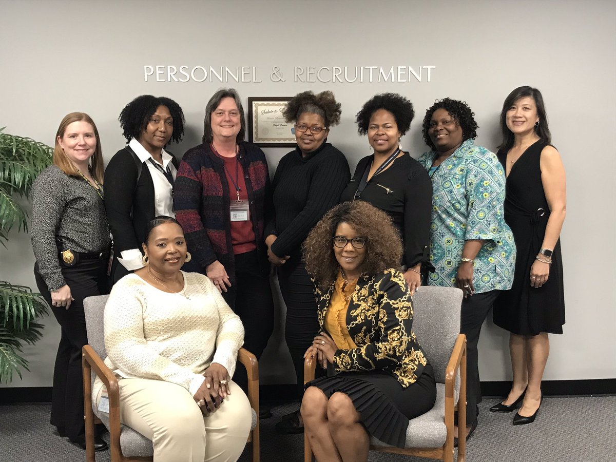 CarolynW618's tweet photo. Celebrating the fabulous women I am blessed to work with @RichmondPolice! 👸🏾👸🏼👸🏻👸🏽 🚺 💝 #SHEROES #RPDrocks    #WomensHistoryMonth⁠ ⁠ https://t.co/MWsNScQVxM