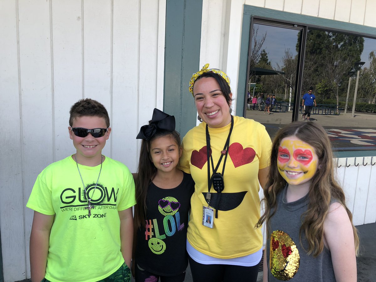 Emoji day!! Because all emotions matter!! <a href="/Courtne06799358/">Paloma Elementary PTO</a> <a href="/PalomaSMUSD/">Paloma Elementary School SMUSD</a> #schoolspirit #WorldSocialWorkDay2019 #MentalHealthAwarenessWeek