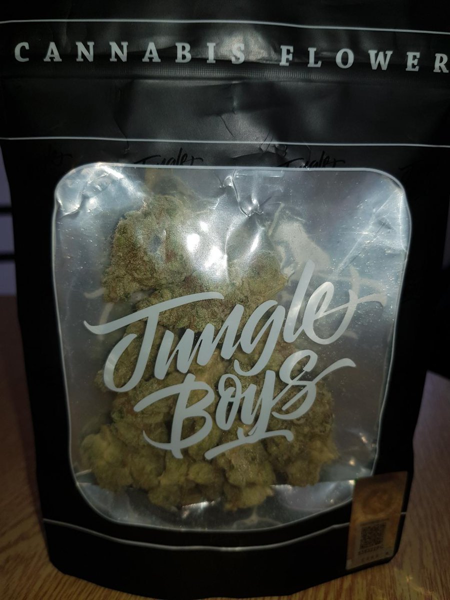 __JamieB's tweet photo. This #MittenCakeBatter is amazing! Such beautiful buds!

Fantastic scent and such an amazing taste, I am in love this #strain!

#CannabisCommunity #Cannafam #Stonerfam #Stoned #Dank #JungleBoys #TLC #LAFarmers #PlayingWithFire #Tasty https://t.co/UjoMx9KJuj