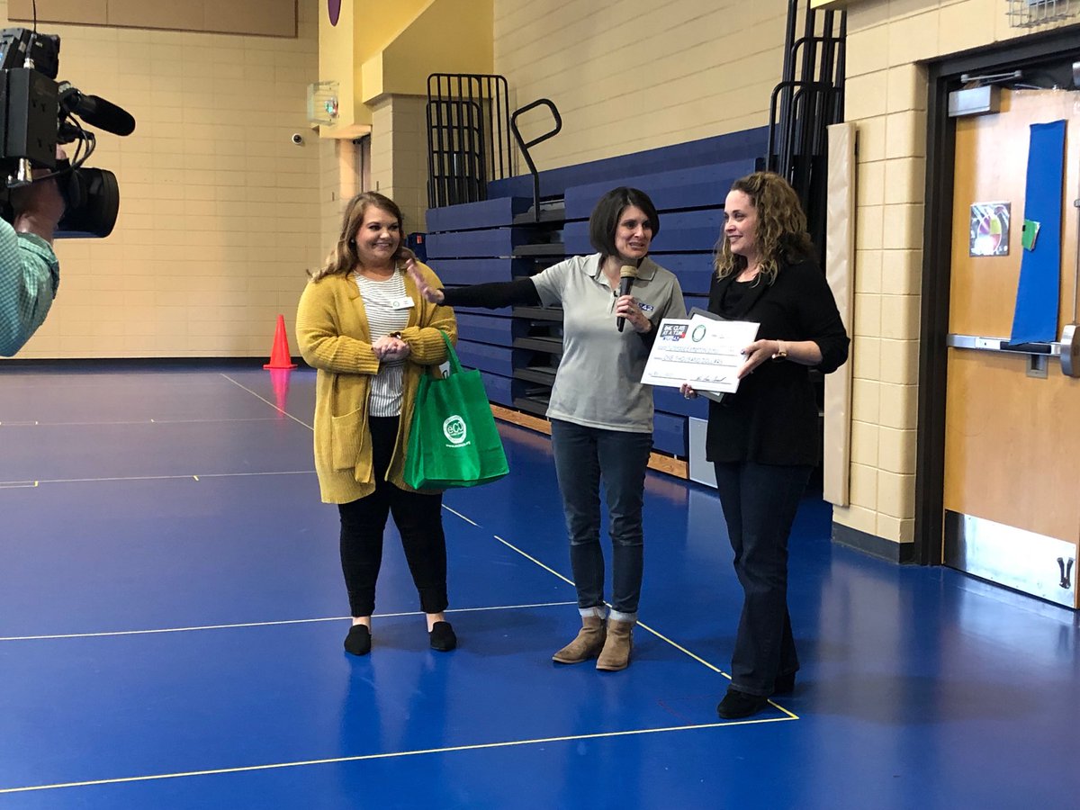 susanremick16's tweet photo. Congrats to Jill West winner of ECO Credit Union’s & CBS42’s One Classroom at a Time Grant. #coding @JEFCOED @JEFCOEDTech @CityFultondale @craigpouncey @AP_FES_Taylor @FultondaleElem https://t.co/YupSN6J0lk